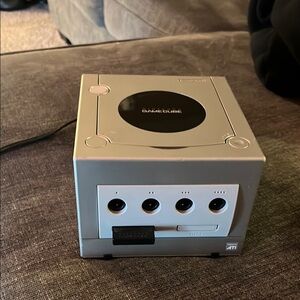 Nintendo GameCube in Metallic Gray